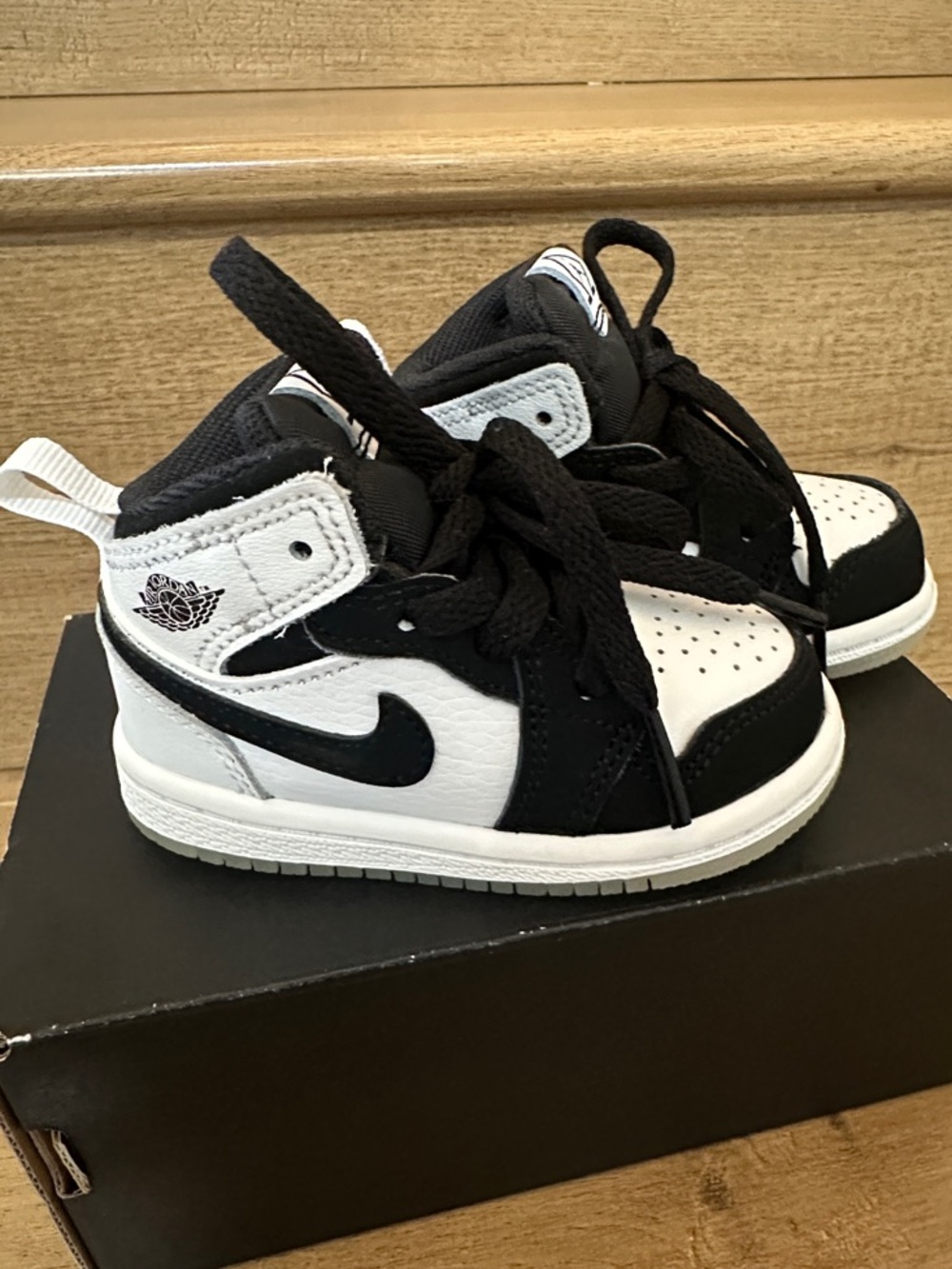 Kids Black and White Nike Jordan Sneakers  - Jordan 1 Mid SE (TD) - 4C